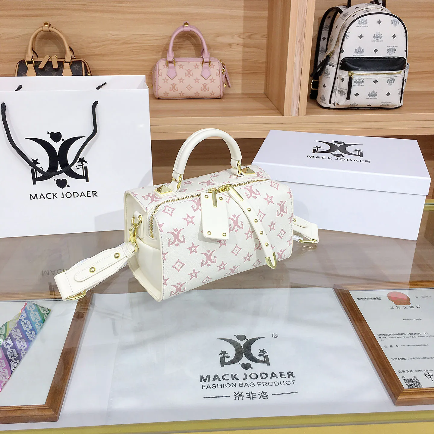 Elegant Luxury Vintage Diaper Bag For Women Minimalist Designer Leather Large Capacity Stylish Fashion Crossbody Bag
Elegant Luxury Vintage Diaper Bag For Women Minimalist Designer Leather Large Capacity Stylish Fashion Crossbody Bag