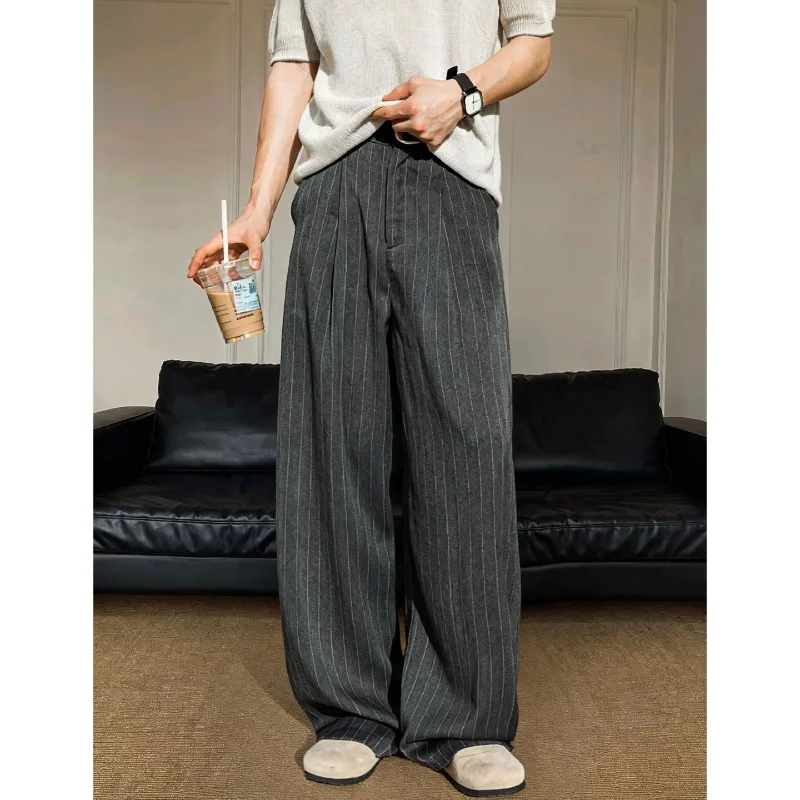 Мужские весенние брюки в новом стиле в западном стиле со свободным и струящимся ощущением, модные брендовые прямые брюки в стиле ретро.
Мужские весенние брюки в новом стиле в западном стиле со свободным и струящимся ощущением, модные брендовые прямые брюки в стиле ретро.