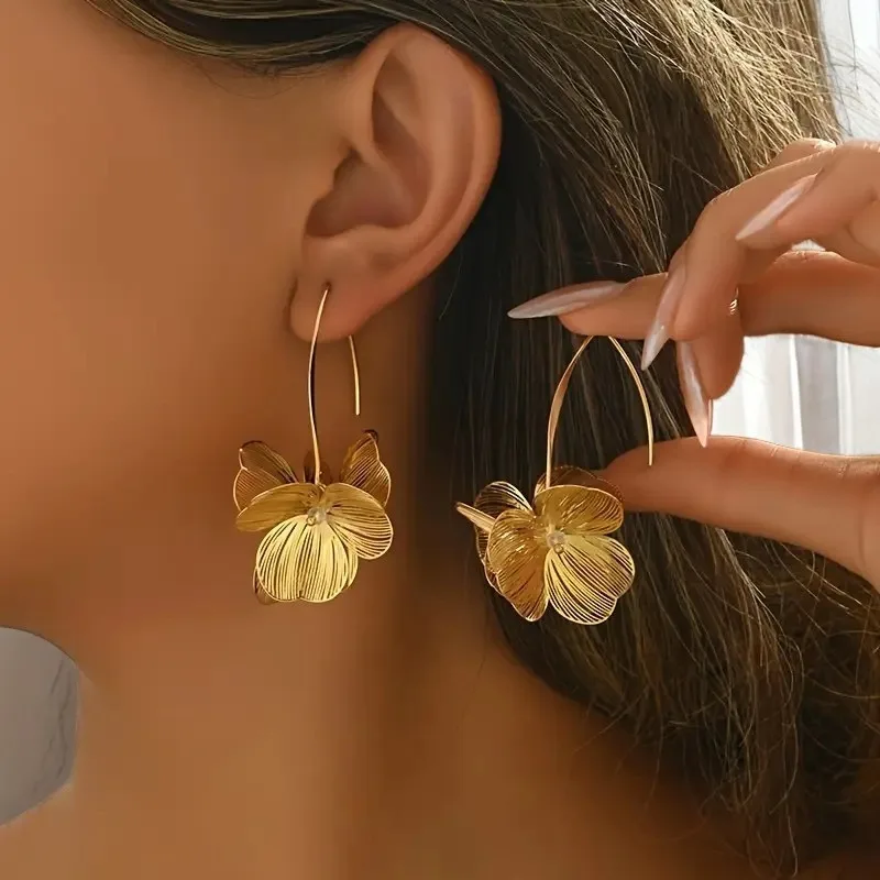 1 Pair of Trendy Stylish Golden Dangle Earrings Vintage Flowers Design Match Daily Outfits Party Accessories Fashionable Stuff
1 Pair of Trendy Stylish Golden Dangle Earrings Vintage Flowers Design Match Daily Outfits Party Accessories Fashionable Stuff