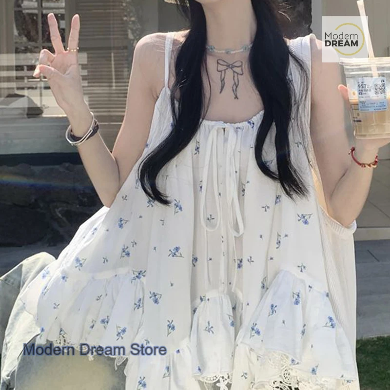 French lace stitching floral camisole top women's summer new gentle loose sleeveless wear design Joker fashion beautiful coat.
French lace stitching floral camisole top women's summer new gentle loose sleeveless wear design Joker fashion beautiful coat.
