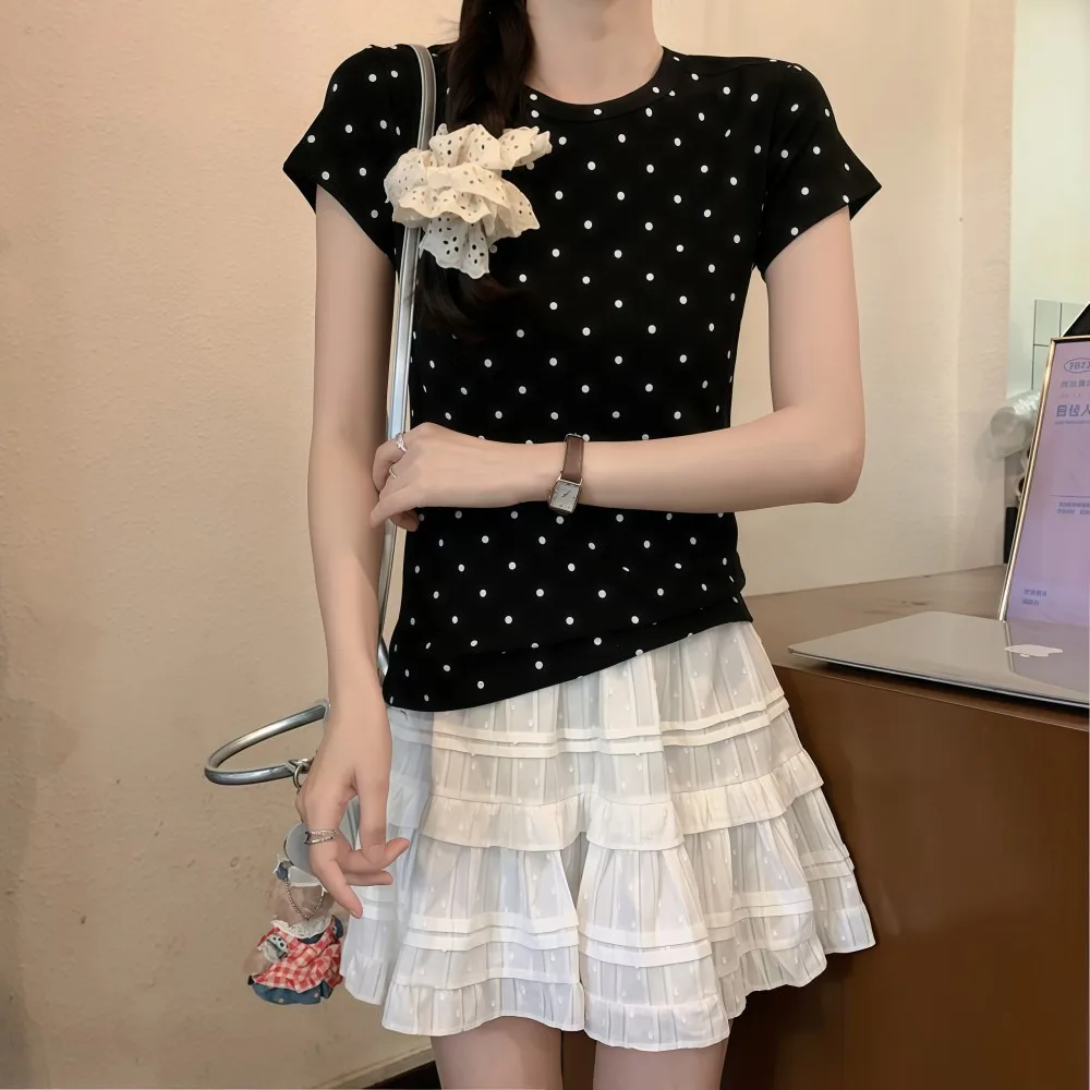Round Neck Women Polka Dot T-Shirt Retro Design Slim Fit Short Sleeved T-Shirt Summer Wear Korean Style Top Women Fashion
Round Neck Women Polka Dot T-Shirt Retro Design Slim Fit Short Sleeved T-Shirt Summer Wear Korean Style Top Women Fashion