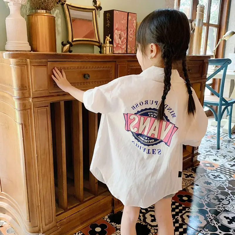 Children's cotton and silk shirt summer fashion Korean version girl sunscreen thin printed blouse
Children's cotton and silk shirt summer fashion Korean version girl sunscreen thin printed blouse