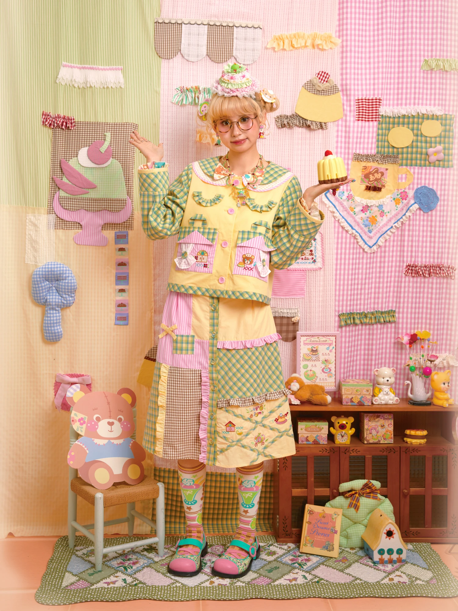 Комплект LutraJump: Оригинальный пэчворк, клетчатая вышивка, юбка и жакет цвета арбуза, осенняя коллекция 2025, женский комплект
Комплект LutraJump: Оригинальный пэчворк, клетчатая вышивка, юбка и жакет цвета арбуза, осенняя коллекция 2025, женский комплект