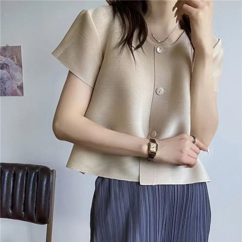 Women High Street Casual Loose Button Short Sleeve Cardigan Cute All-match Tops Summer New Solid Color Fashion Round Neck Shirt
Women High Street Casual Loose Button Short Sleeve Cardigan Cute All-match Tops Summer New Solid Color Fashion Round Neck Shirt