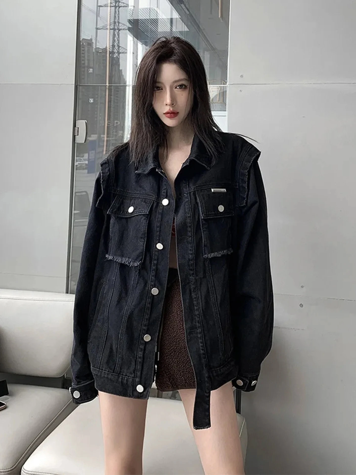 Retro Style Loose Women's Black Denim Jacket Korean Style Spring Autumn Versatile Jacket Button Pocket Design Regular Sleeve
Retro Style Loose Women's Black Denim Jacket Korean Style Spring Autumn Versatile Jacket Button Pocket Design Regular Sleeve