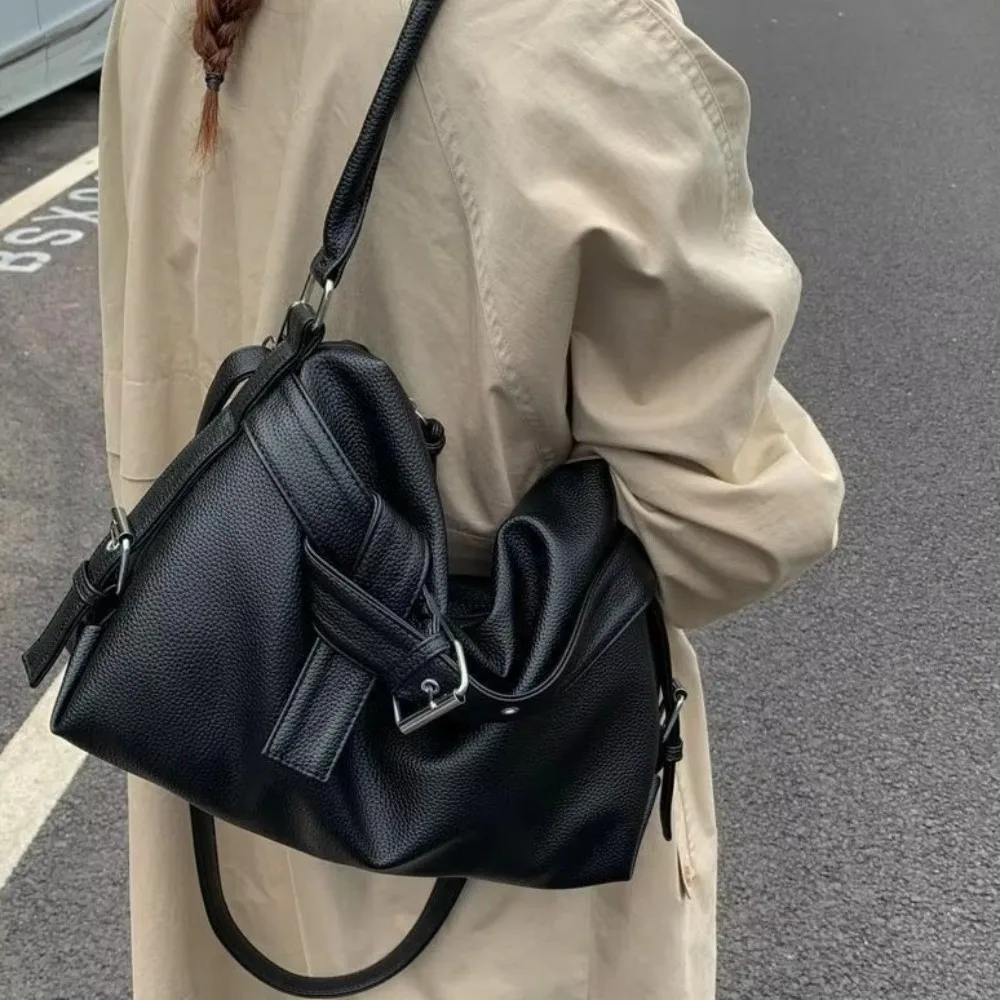Soft Leather Tote Bag Pleated Design Belt Buckle Motorcycle Shoulder Bag Retro Maillard Style Underarm Bag Young Women
Soft Leather Tote Bag Pleated Design Belt Buckle Motorcycle Shoulder Bag Retro Maillard Style Underarm Bag Young Women