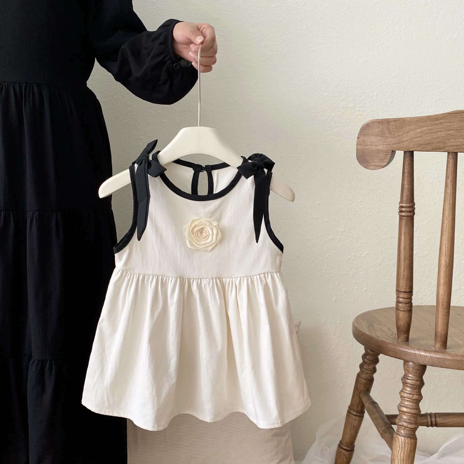 2026 Summer New Girls Cute Sling Dress Children Sleeveless Dress Baby Girl Sweet Flower Princess Dress Cotton Toddler Clothes
2026 Summer New Girls Cute Sling Dress Children Sleeveless Dress Baby Girl Sweet Flower Princess Dress Cotton Toddler Clothes