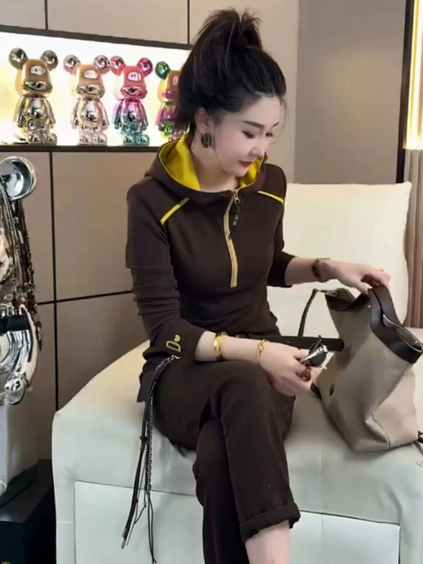 Женская толстовка на молнии Slim Fit с контрастными вставками, в корейском стиле, для повседневной носки, стандартной длины
Женская толстовка на молнии Slim Fit с контрастными вставками, в корейском стиле, для повседневной носки, стандартной длины