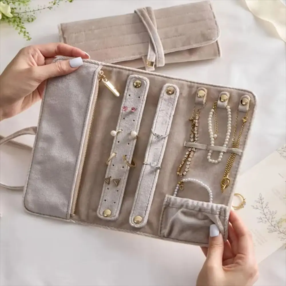 Lace Up Velvet Jewelry Packing Bag Bracelet Necklace Large Capacity Jewelry Storage Bag Roll Pack Earrings Velvet Jewelry Holder
Lace Up Velvet Jewelry Packing Bag Bracelet Necklace Large Capacity Jewelry Storage Bag Roll Pack Earrings Velvet Jewelry Holder