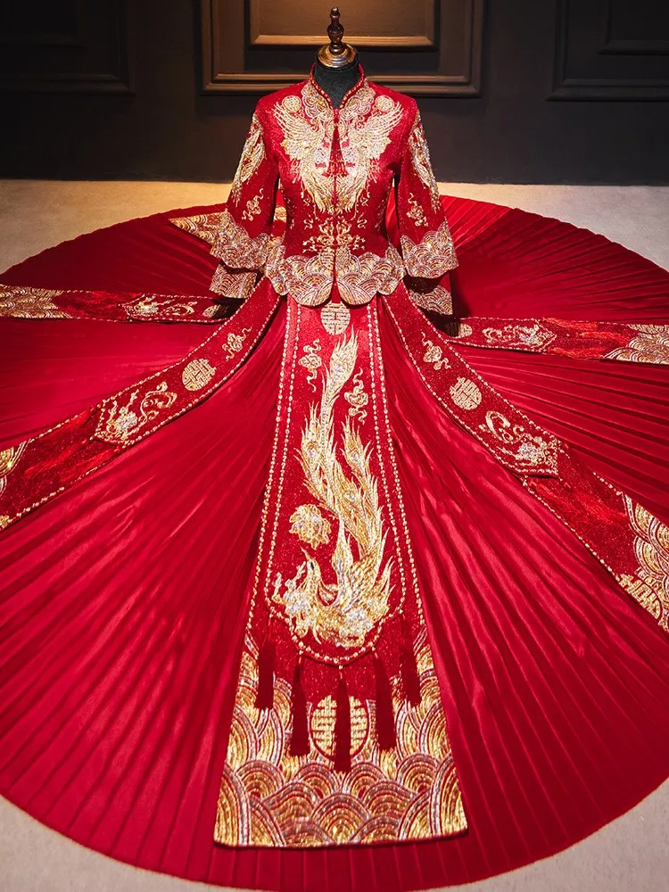 The bride's new wedding dress large-sized dragon and phoenix gown Chinese-style toasting
The bride's new wedding dress large-sized dragon and phoenix gown Chinese-style toasting