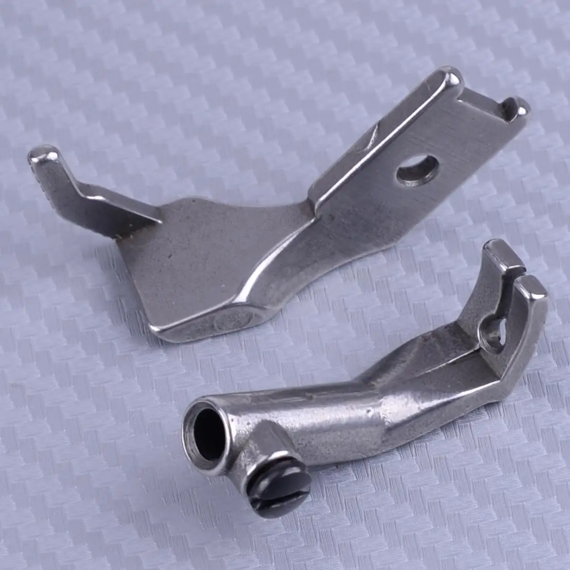 2pcs 4mm Single Left Toe Walking Presser Feet Foot Kit 40474-4 40475-4 Fit For Pfaff 145 146 195 335 540 545 1240 1245
2pcs 4mm Single Left Toe Walking Presser Feet Foot Kit 40474-4 40475-4 Fit For Pfaff 145 146 195 335 540 545 1240 1245