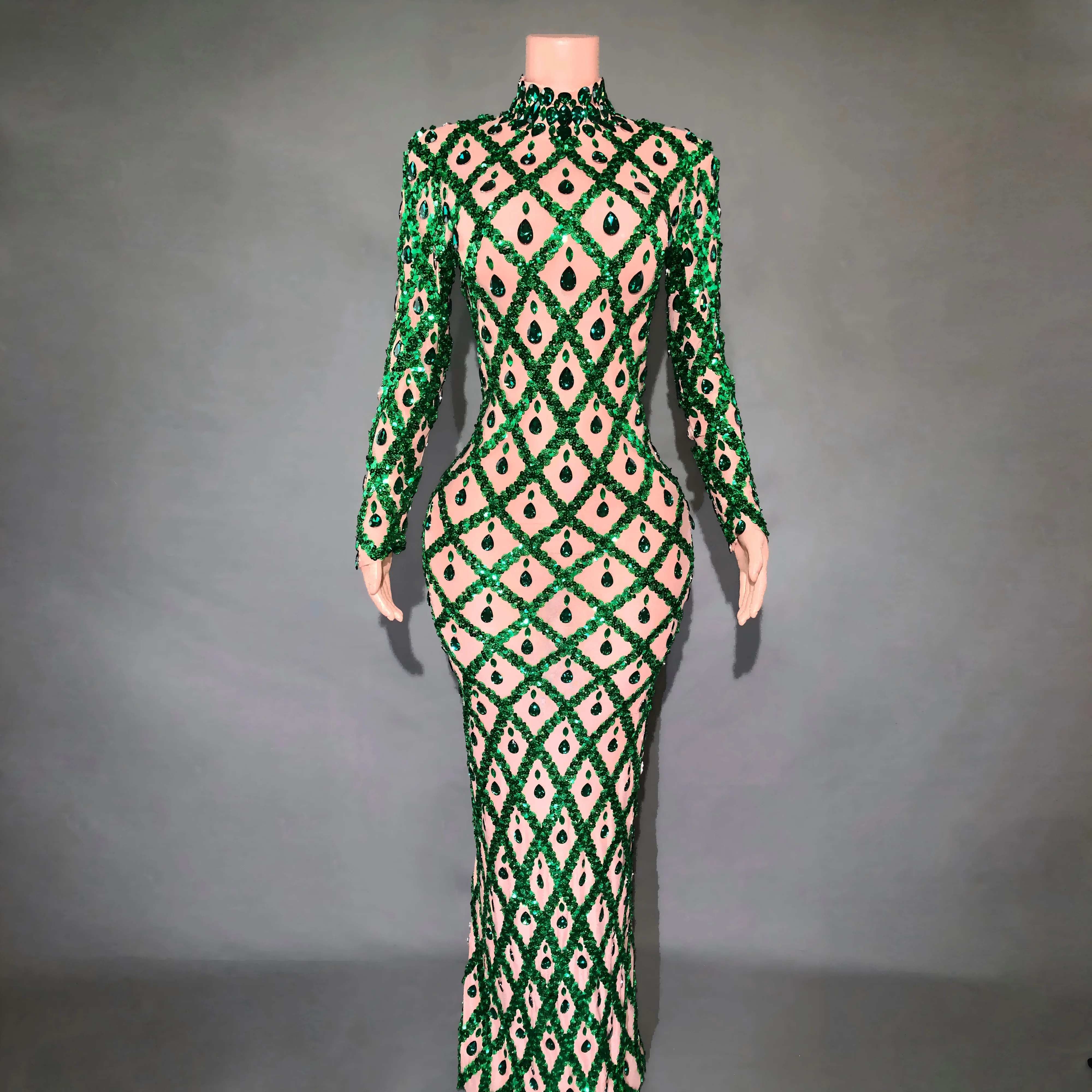 high neck hanging neck sexy stage performance costume skin tone diamond grid bright diamond long sleeved long skirt
high neck hanging neck sexy stage performance costume skin tone diamond grid bright diamond long sleeved long skirt