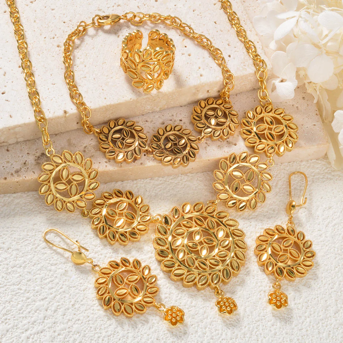 Luxury Gold Plated Jewelry 4-Piece Set Elegant Necklace Bracelet Earrings Ring for Women Wedding Bridal Gift
Luxury Gold Plated Jewelry 4-Piece Set Elegant Necklace Bracelet Earrings Ring for Women Wedding Bridal Gift