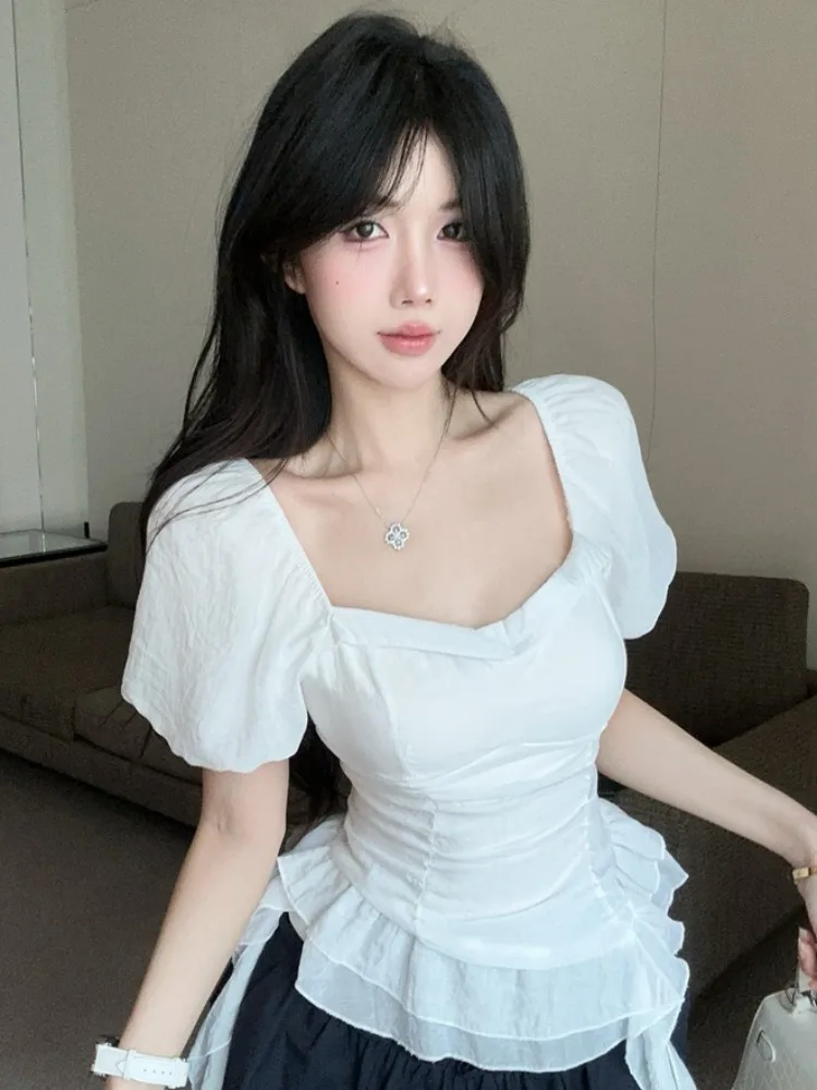 Summer New Style Women's Slim Fit T-Shirt with Bubble Sleeves And Square Collar Irregular Hemline Gentle Wind Fashionable Design
Summer New Style Women's Slim Fit T-Shirt with Bubble Sleeves And Square Collar Irregular Hemline Gentle Wind Fashionable Design