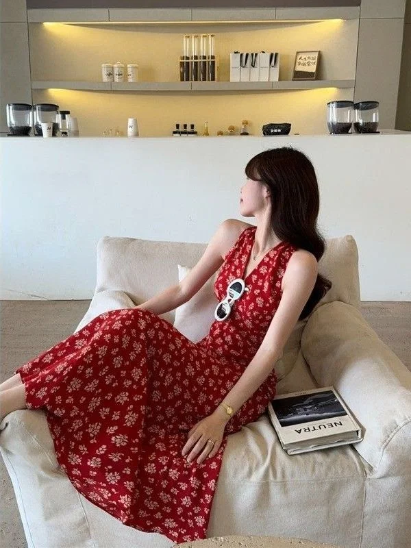Slimming Effect Backless Vest Dress Korean Style High Waist Midi Skirt without Sleeves V-Neck Zipper Closure Floral Print
Slimming Effect Backless Vest Dress Korean Style High Waist Midi Skirt without Sleeves V-Neck Zipper Closure Floral Print