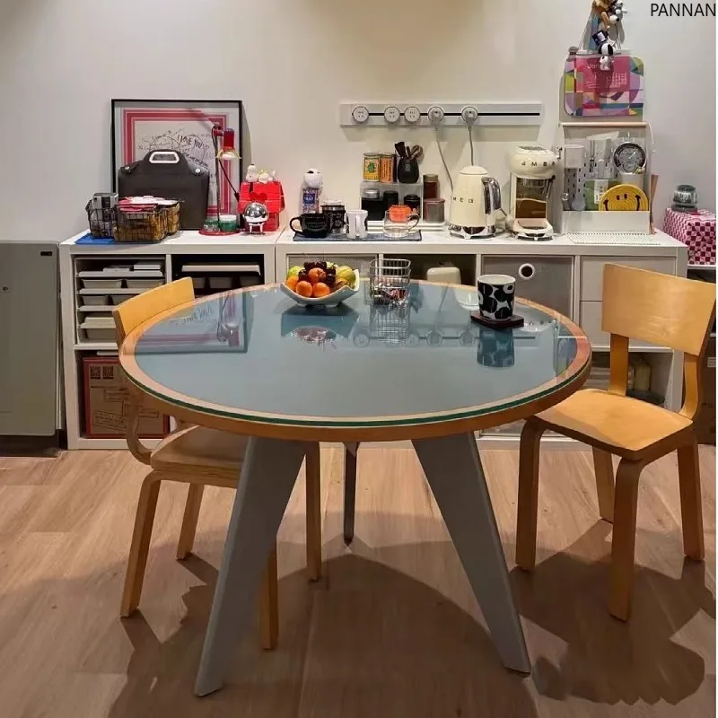 Solid wood small apartment glass round table modern simple retro round dining table
Solid wood small apartment glass round table modern simple retro round dining table