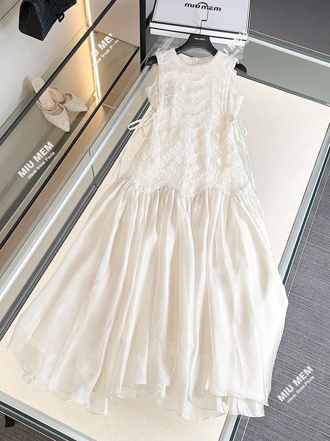 High-End Summer 2025 Women's Long Dr Lace Splicing Sle Simple High Waist Vest Fairy Skirt No Sve round Ne A-Line Dr
High-End Summer 2025 Women's Long Dr Lace Splicing Sle Simple High Waist Vest Fairy Skirt No Sve round Ne A-Line Dr