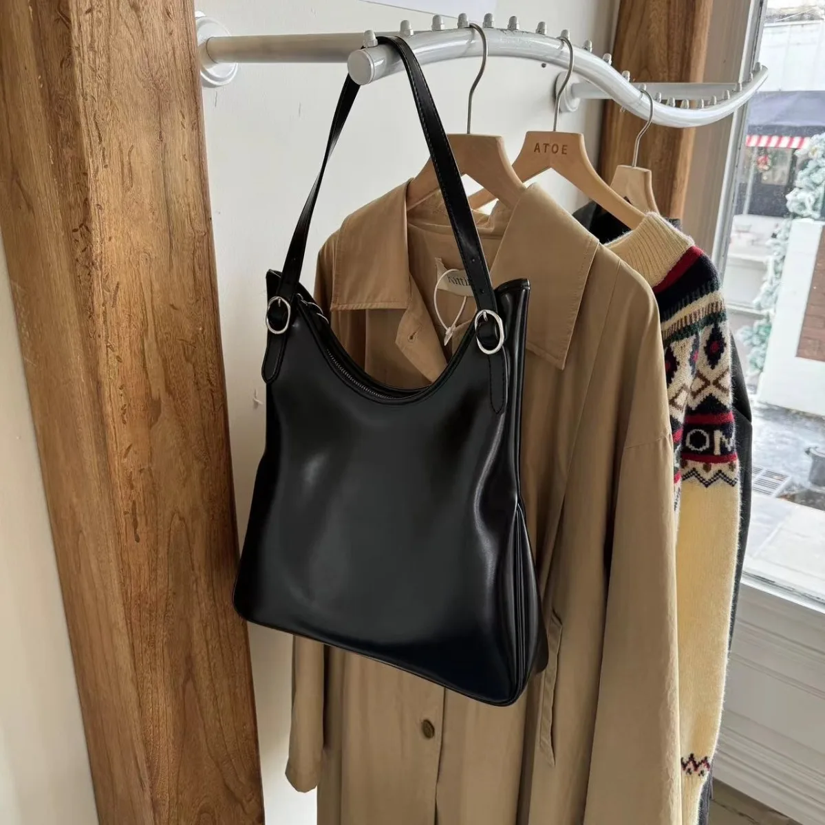 High Quality Vintage Lazy Style Cowhide Armpit Bag Soft Leather Shoulder Crossbody Tote Large Bag
High Quality Vintage Lazy Style Cowhide Armpit Bag Soft Leather Shoulder Crossbody Tote Large Bag