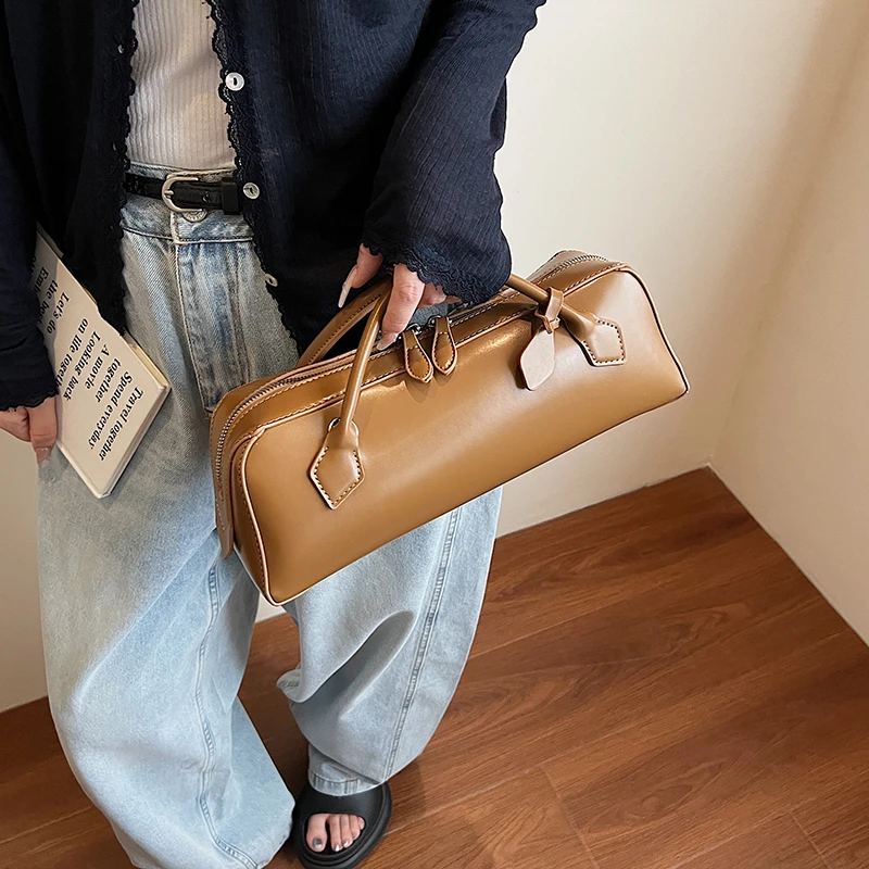 Новая шикарная дизайнерская сумка-тоут для боулинга из искусственной кожи, женская сумка на плечо подмышками, универсальная женская квадратная сумка с короткой ручкой и двойной молнией
Новая шикарная дизайнерская сумка-тоут для боулинга из искусственной кожи, женская сумка на плечо подмышками, универсальная женская квадратная сумка с короткой ручкой и двойной молнией