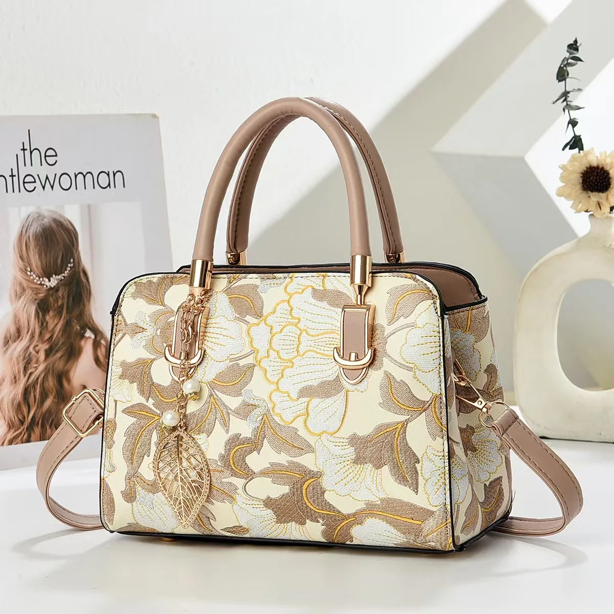 Fall/Winter Sophisticated Chic Vintage Versatile Small Square Shoulder & Crossbody Bag for Women
Fall/Winter Sophisticated Chic Vintage Versatile Small Square Shoulder & Crossbody Bag for Women