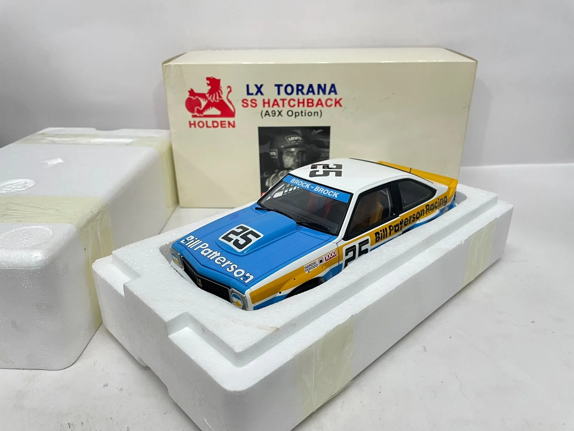 Autoart 1:18 LX Torana A9X Option #25 Simulation Limited Edition All Open Alloy Metal Static Car Model Toy Gift
Autoart 1:18 LX Torana A9X Option #25 Simulation Limited Edition All Open Alloy Metal Static Car Model Toy Gift