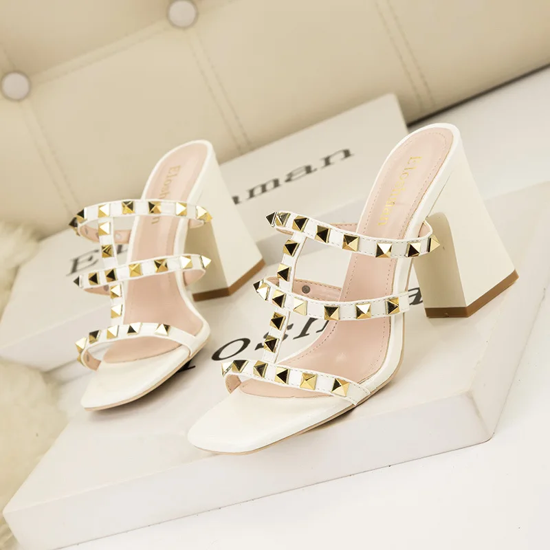 Sandals for women 2026 simple square toe open toe slippers with pointed rivets and a straight strap for women
Sandals for women 2026 simple square toe open toe slippers with pointed rivets and a straight strap for women
