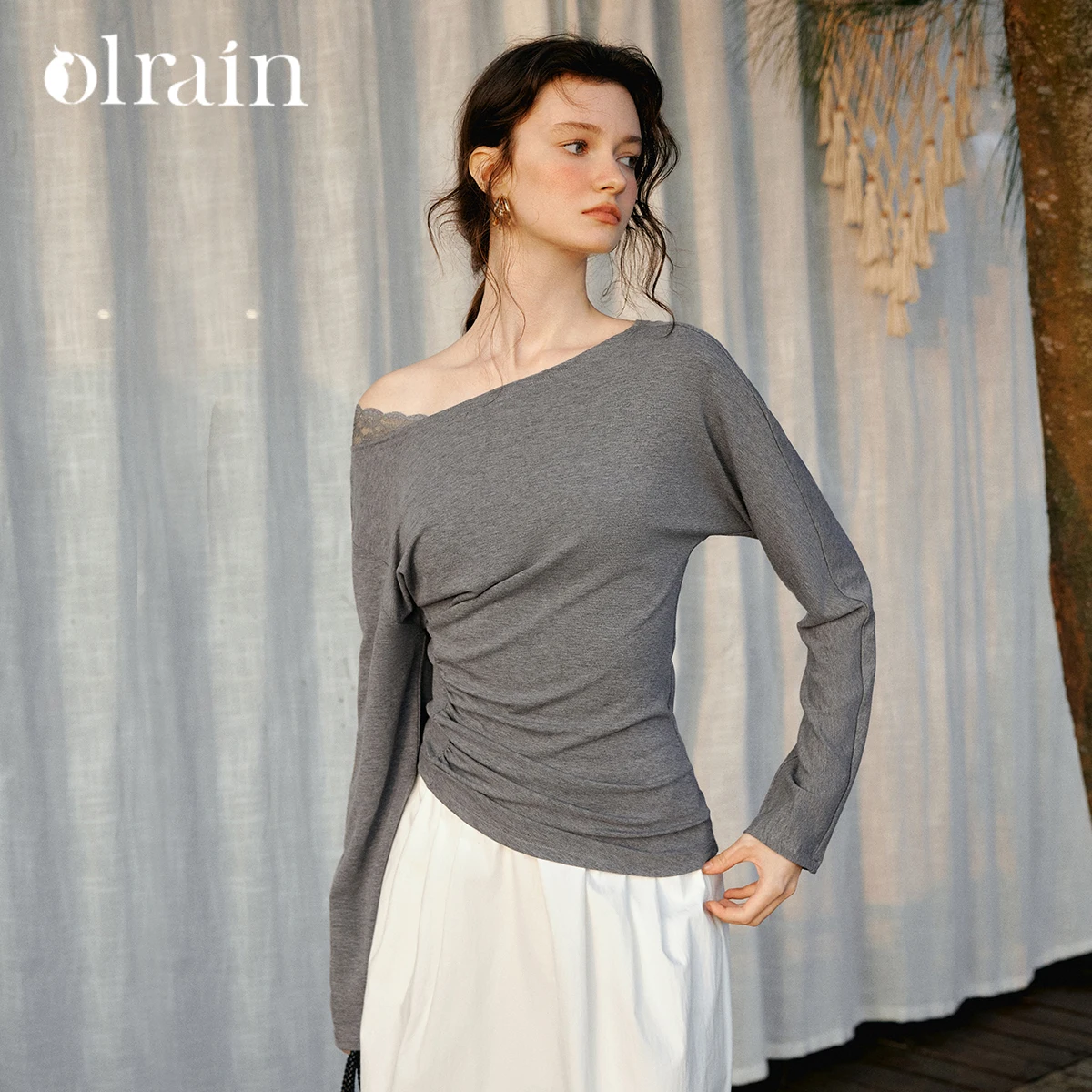 OLrain Women Folds Tops French Style Slash Neck Spliced Lace Long Sleeve 2026 Spring Knitted Slim Fit Ladies Tees O58CT001990
OLrain Women Folds Tops French Style Slash Neck Spliced Lace Long Sleeve 2026 Spring Knitted Slim Fit Ladies Tees O58CT001990