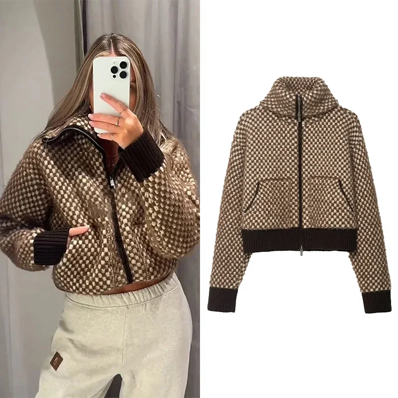 Осенняя женская меховая лоскутная куртка, повседневная вязаная куртка с высоким воротом и длинными рукавами, женские теплые пальто на молнии, шикарные женские топы
Осенняя женская меховая лоскутная куртка, повседневная вязаная куртка с высоким воротом и длинными рукавами, женские теплые пальто на молнии, шикарные женские топы