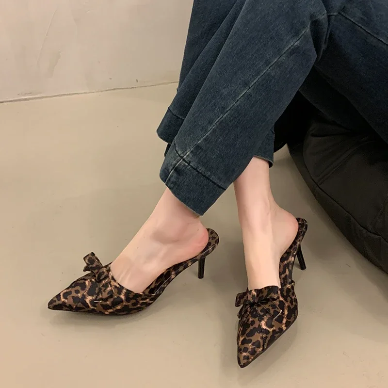 Fashion 2025 Closed Toe Women's Slippers New Leopard Print Outdoor Dress Sexy Butterfly-knot Best Seller Plus Size Heels Women
Fashion 2025 Closed Toe Women's Slippers New Leopard Print Outdoor Dress Sexy Butterfly-knot Best Seller Plus Size Heels Women