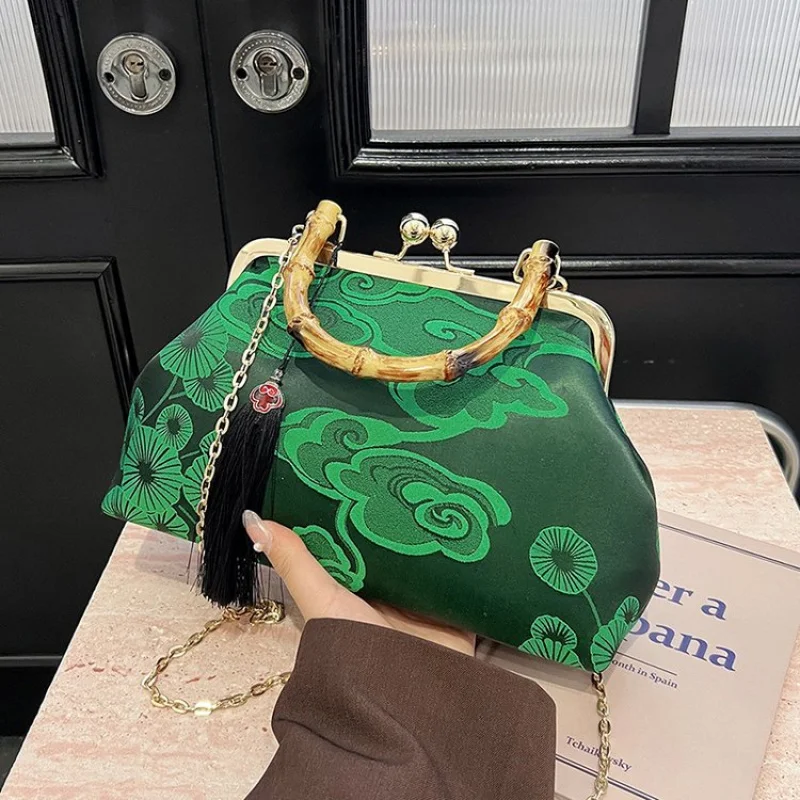 Famous Designer Leather Women's Crossbody Bag Luxury Brand Fashionable Elegant Classy Finish Vintage Daily Bag 
Famous Designer Leather Women's Crossbody Bag Luxury Brand Fashionable Elegant Classy Finish Vintage Daily Bag