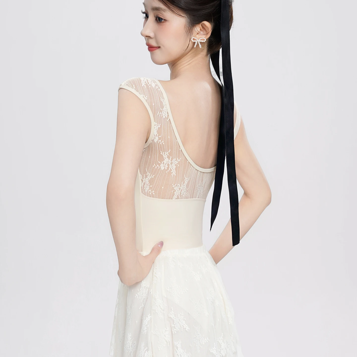 Woman Ballet Leotards Lace Splice V Neck Ballet Bodysuit Adult Ballerina Cap Sleeve Gymnastics Bodysuit U-back Dance Leotards
Woman Ballet Leotards Lace Splice V Neck Ballet Bodysuit Adult Ballerina Cap Sleeve Gymnastics Bodysuit U-back Dance Leotards