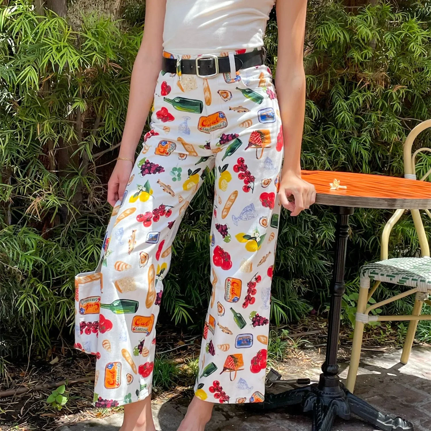 2025 Women Y2k Fruit Print Jeans Graphic Print High Neck Straight Leg Denim Pants Vintage Aesthetic Jeans Summer Streetwear
2025 Women Y2k Fruit Print Jeans Graphic Print High Neck Straight Leg Denim Pants Vintage Aesthetic Jeans Summer Streetwear