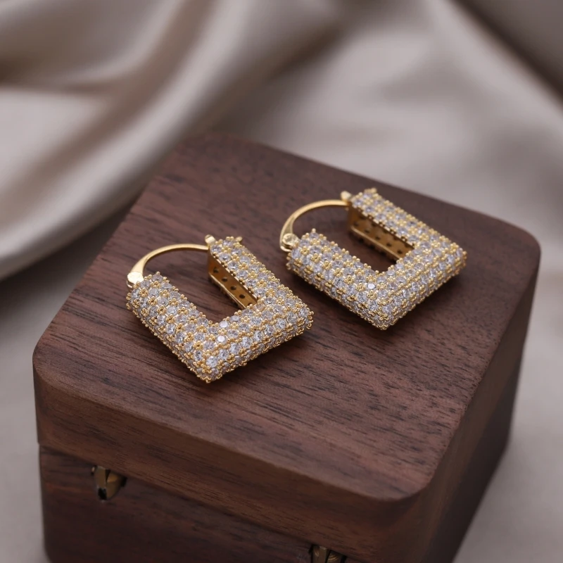 Korea new fashion jewelry 14K gold plated luxury full zircon square geometric earrings elegant women's wedding party accessories
Korea new fashion jewelry 14K gold plated luxury full zircon square geometric earrings elegant women's wedding party accessories