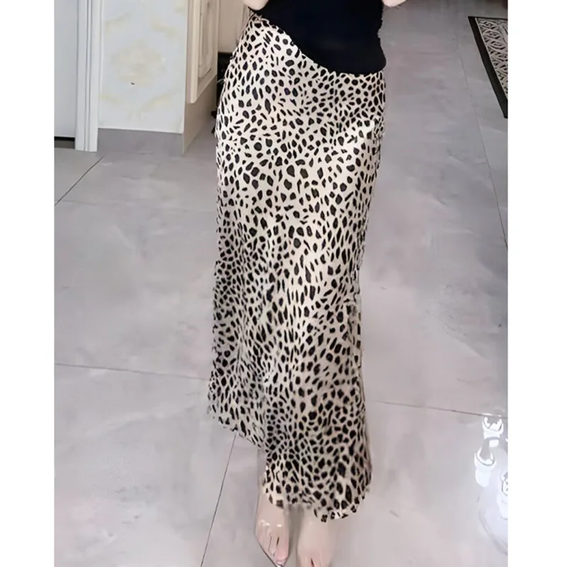 New Elegant Leopard Print Skirts Women Summer Fashion High Waist Slim Fit Mid Length Skirts Y2k Woman Clothing Streetwear 2025
New Elegant Leopard Print Skirts Women Summer Fashion High Waist Slim Fit Mid Length Skirts Y2k Woman Clothing Streetwear 2025