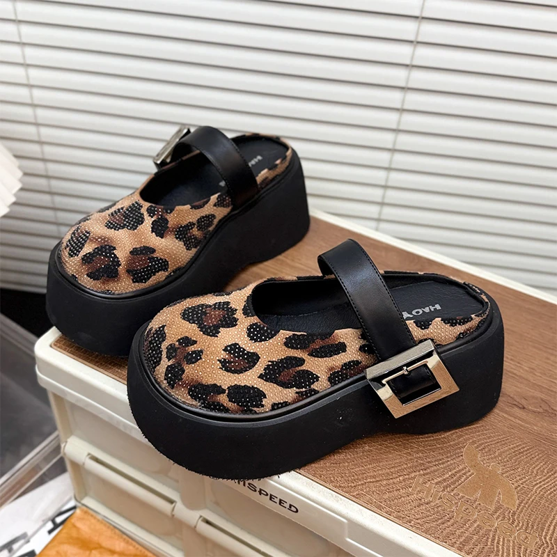 Leopard Crystal Women Slippers Platform Mules Shoes Luxury Flats Sandals Summer 2026 New Sneaker Slingback Casual Zapatos Mujer
Leopard Crystal Women Slippers Platform Mules Shoes Luxury Flats Sandals Summer 2026 New Sneaker Slingback Casual Zapatos Mujer