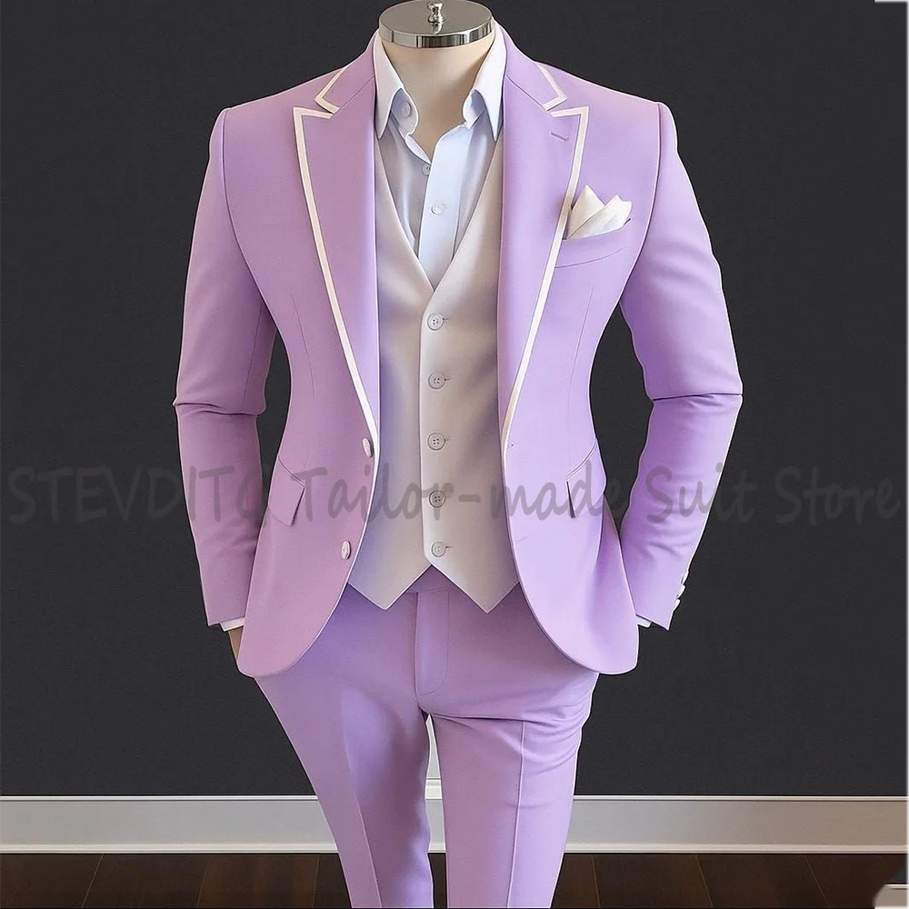 Мужской костюм-тройка фиолетового цвета: пиджак, жилет, брюки. Элегантный, с отложным воротником, однобортный, для джентльменов, для вечеринок и свадеб, приталенный крой.
Мужской костюм-тройка фиолетового цвета: пиджак, жилет, брюки. Элегантный, с отложным воротником, однобортный, для джентльменов, для вечеринок и свадеб, приталенный крой.