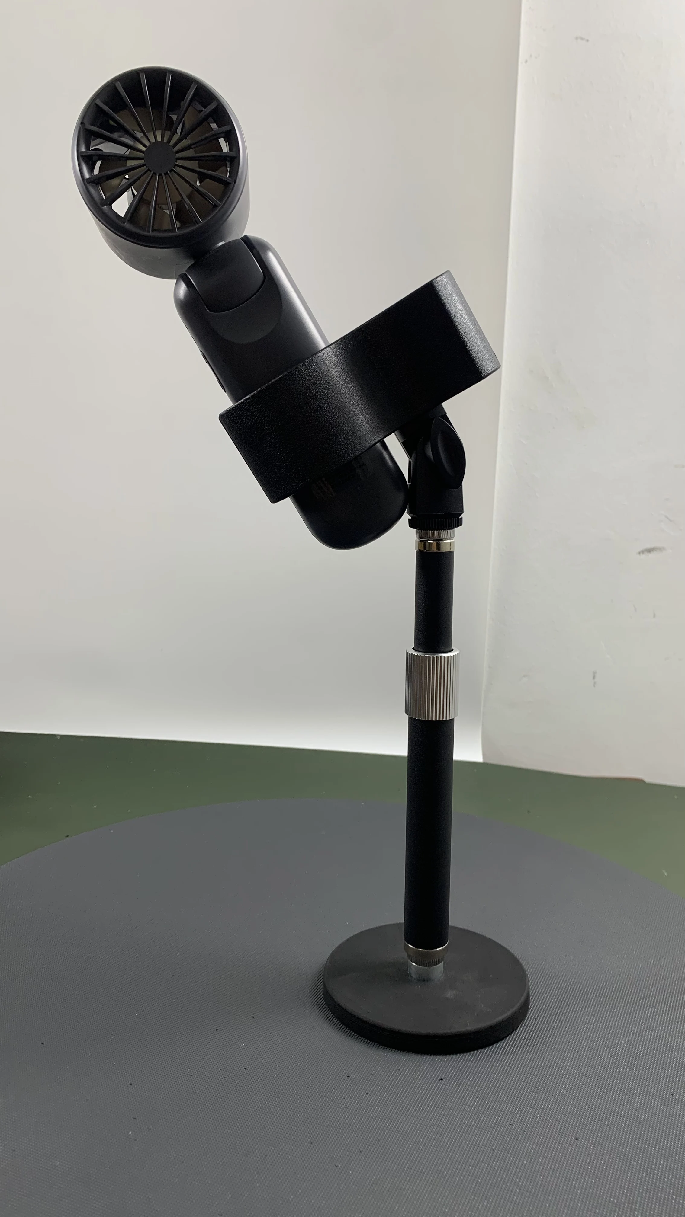 Powerful Magnet Metal Telescopic Rod Live Streaming Microphone Stand 360° Rotating Adjustment Fan Stand Fixed Support Bracket
Powerful Magnet Metal Telescopic Rod Live Streaming Microphone Stand 360° Rotating Adjustment Fan Stand Fixed Support Bracket