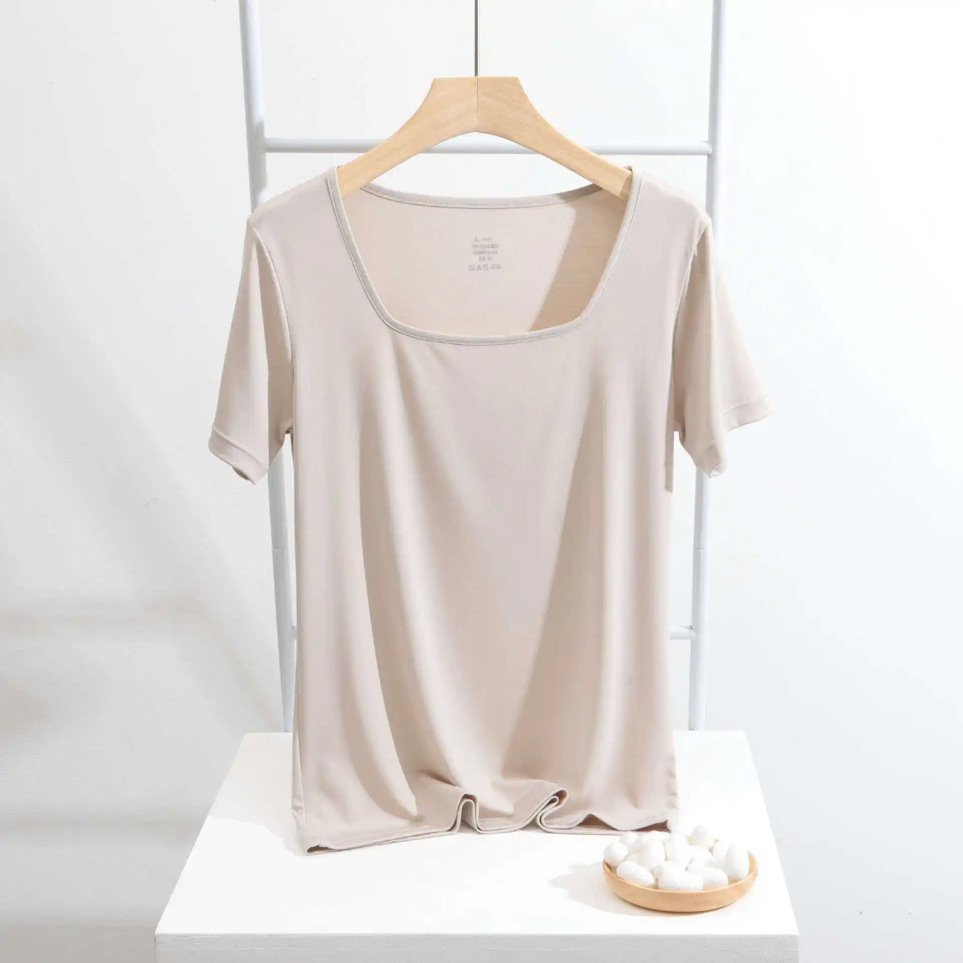 Новая женская футболка из модала и хлопка с бахромой, повседневный стиль, без бренда
Новая женская футболка из модала и хлопка с бахромой, повседневный стиль, без бренда