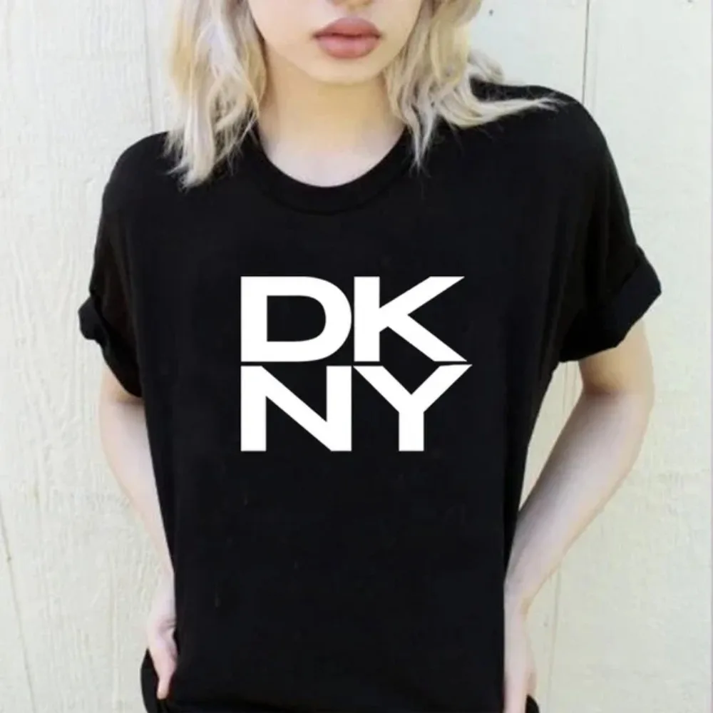 Donna DK Karan NY Women T-Shirt Graphic O- neck short sleeves Vintage Aesthetic Tees Funny Streetwear Women Shirt Harajuku Tops
Donna DK Karan NY Women T-Shirt Graphic O- neck short sleeves Vintage Aesthetic Tees Funny Streetwear Women Shirt Harajuku Tops