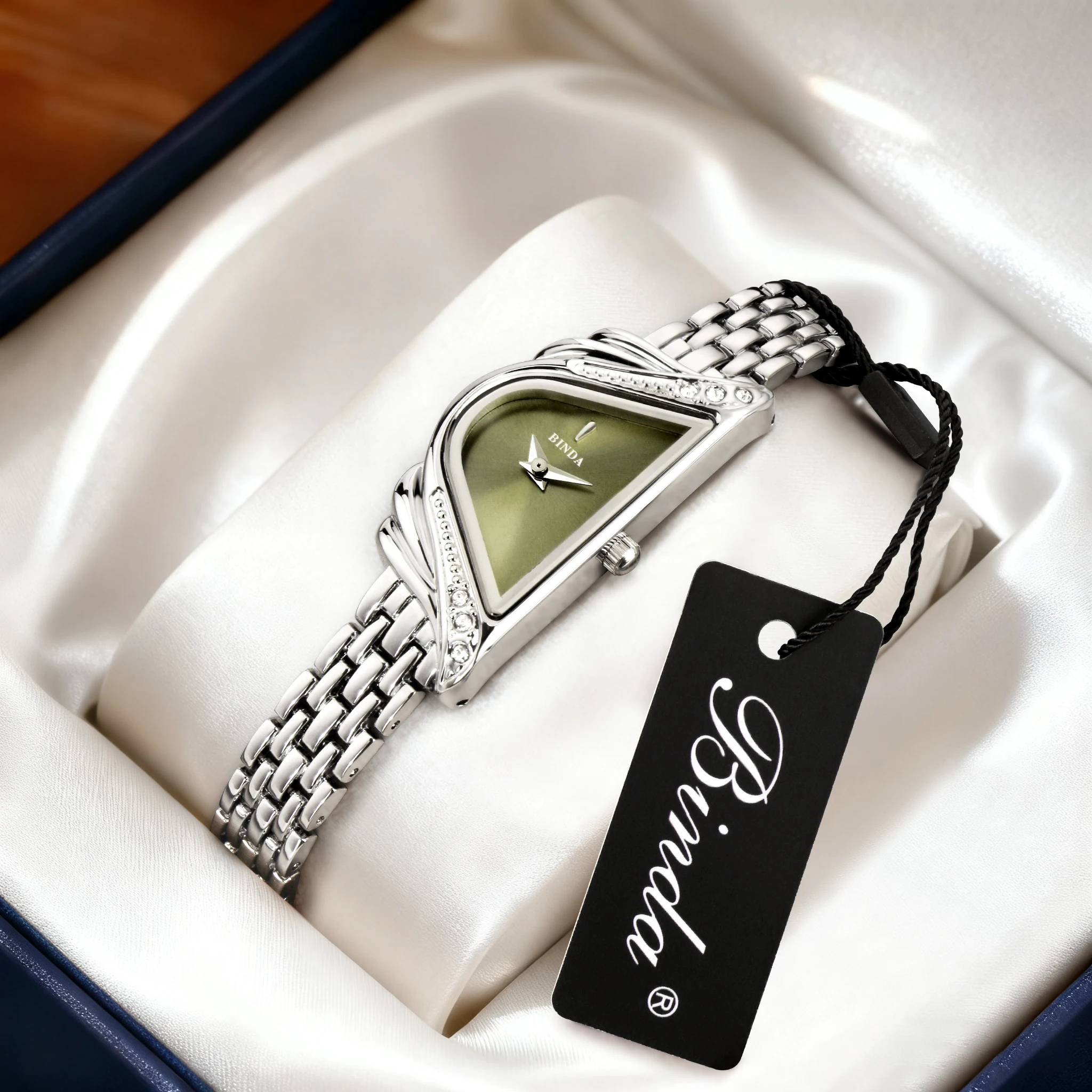 Женские кварцевые наручные часы Binda — серебряный корпус, синий минималистичный циферблат, водонепроницаемость 30 м, элегантный подарочный набор с коробкой и ремешком Adju
Женские кварцевые наручные часы Binda — серебряный корпус, синий минималистичный циферблат, водонепроницаемость 30 м, элегантный подарочный набор с коробкой и ремешком Adju