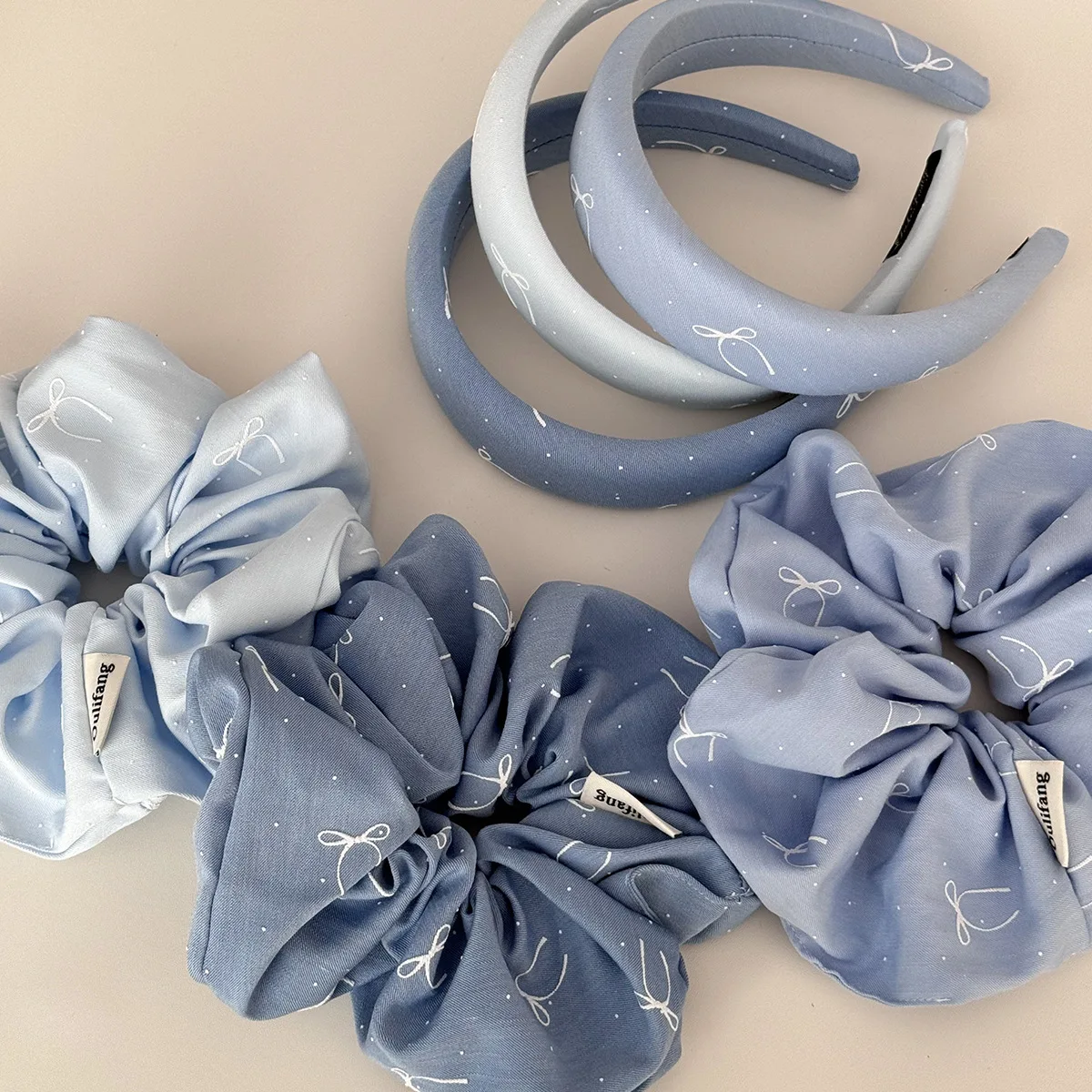 Набор повязок для волос для женщин и девочек, аксессуары, корейская повязка на голову, бант для йоги, ведущий модный обруч для макияжа, резинки для мытья волос для взрослых, новинка kpop
Набор повязок для волос для женщин и девочек, аксессуары, корейская повязка на голову, бант для йоги, ведущий модный обруч для макияжа, резинки для мытья волос для взрослых, новинка kpop