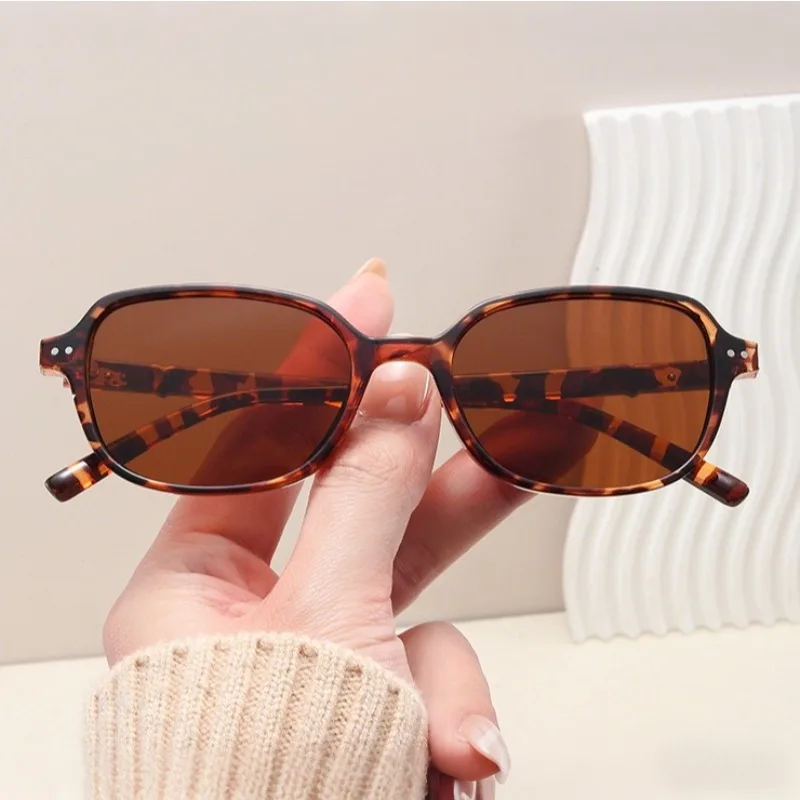 Women Fashion Square Frame Sunglasses Unisex Heart-shaped Temples UV-Protective Eyewear Stylish Travel Photography Sunglasses
Women Fashion Square Frame Sunglasses Unisex Heart-shaped Temples UV-Protective Eyewear Stylish Travel Photography Sunglasses