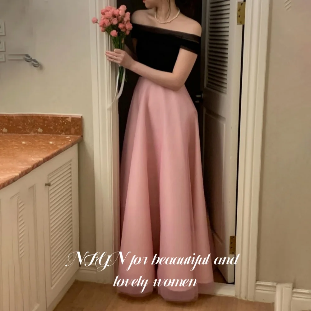 NFYN Black Pink Korea Elegant Prom Dresses Off the Shoulder Backless Party Dress A-Line Occasion Night Gowns 프롬 드레스 Customized
NFYN Black Pink Korea Elegant Prom Dresses Off the Shoulder Backless Party Dress A-Line Occasion Night Gowns 프롬 드레스 Customized
