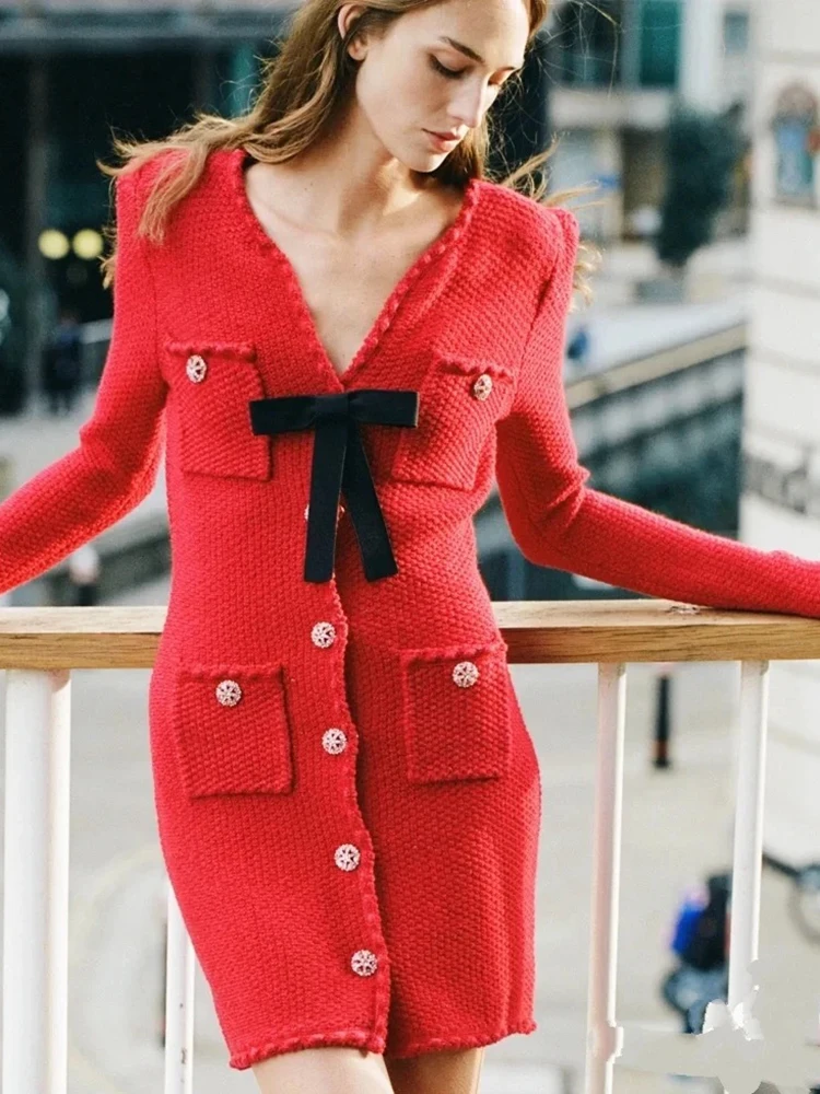V-neck bow crystal buttons decorated red knitted dress temperament elegant stretch Slim long-sleeved women's dresses 2024 new
V-neck bow crystal buttons decorated red knitted dress temperament elegant stretch Slim long-sleeved women's dresses 2024 new