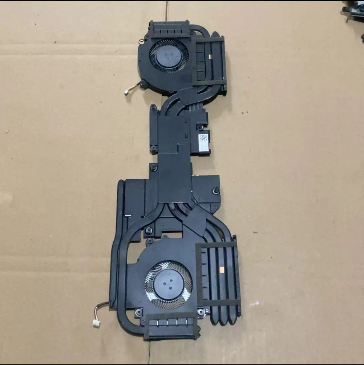 Модуль вентилятора радиатора для Hasee Blue Sky 6-31-PD502-101 6-31-PD502-102 EGC-84090V1/81090V1-0AH
Модуль вентилятора радиатора для Hasee Blue Sky 6-31-PD502-101 6-31-PD502-102 EGC-84090V1/81090V1-0AH
