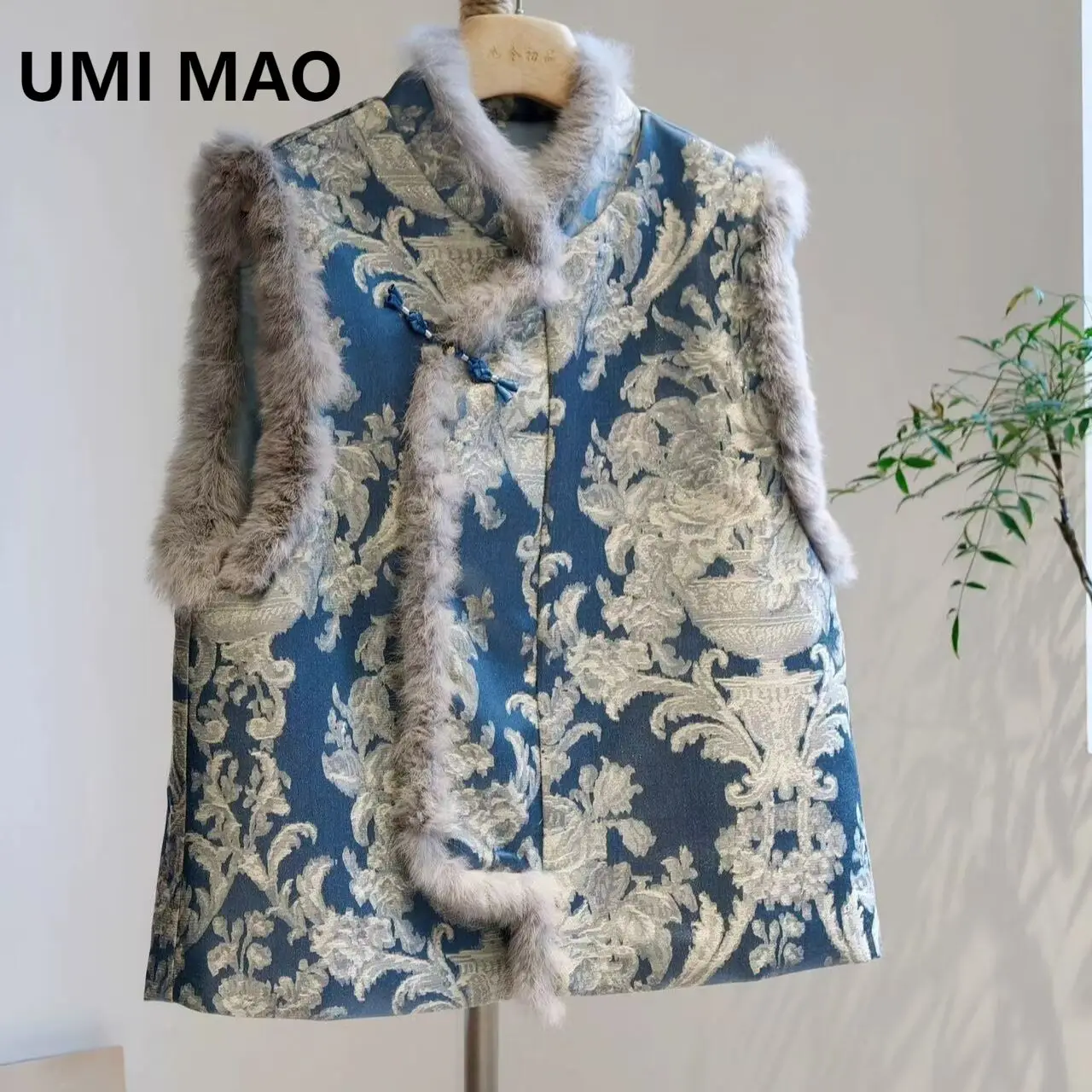UMI MAO New Chinese Style Coat New Brocade Jacquard Intangible Cultural Heritage Vest Jacket Sleeveless Jacket Rabbit Fur
UMI MAO New Chinese Style Coat New Brocade Jacquard Intangible Cultural Heritage Vest Jacket Sleeveless Jacket Rabbit Fur