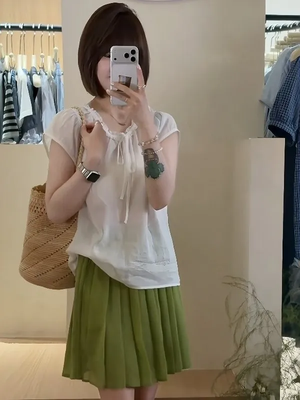 Summer Green Women's Shirt Short Sleeve V-neck Two-piece Set High Waist Pleated Skirt Slimming Effect Fashionable Ensemble
Summer Green Women's Shirt Short Sleeve V-neck Two-piece Set High Waist Pleated Skirt Slimming Effect Fashionable Ensemble