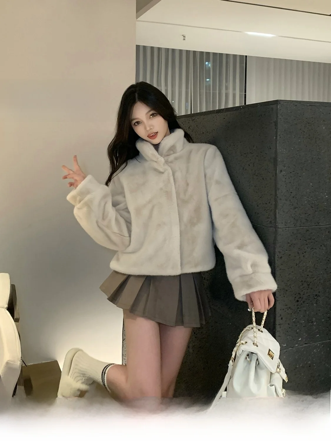 Eco-Friendly Mink Velvet Stand Collar Jacket Women's Short Style Commute Autumn Winter Outerwear Standard Fit Long Sleeve
Eco-Friendly Mink Velvet Stand Collar Jacket Women's Short Style Commute Autumn Winter Outerwear Standard Fit Long Sleeve