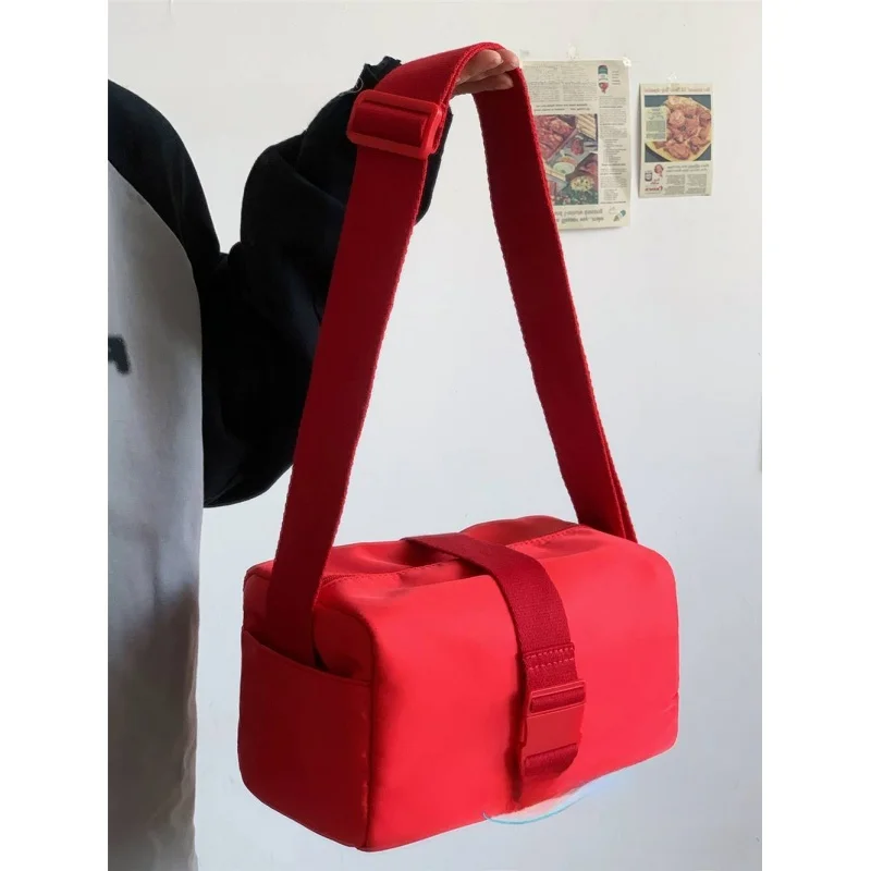 Red Toast Shoulder Bag Unisex Casual Sports Fitness Crossbody Bag Trendy Single Strap Diagonal Bag for Cycling And Gymming
Red Toast Shoulder Bag Unisex Casual Sports Fitness Crossbody Bag Trendy Single Strap Diagonal Bag for Cycling And Gymming