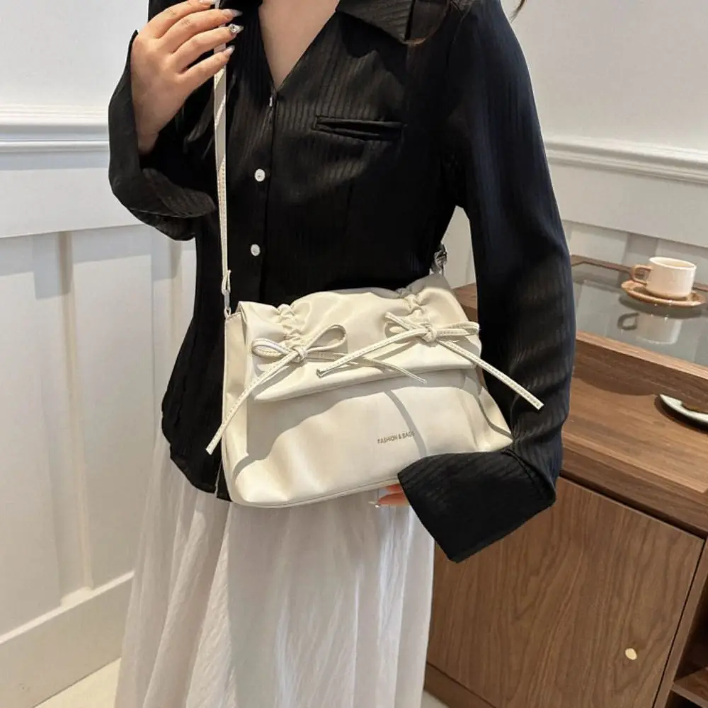 Ins Sweet Сумка на плечо из искусственной кожи Плиссированная большая вместительная сумка Y2K с бантом подмышками Сумка во французском стиле Однотонная большая сумка для девочек
Ins Sweet Сумка на плечо из искусственной кожи Плиссированная большая вместительная сумка Y2K с бантом подмышками Сумка во французском стиле Однотонная большая сумка для девочек